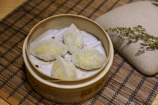 竹制蒸笼里的美味蒸饺