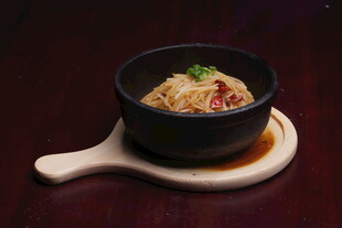 美味砂锅面 鲜香诱人