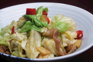 美味炒白菜配肉片