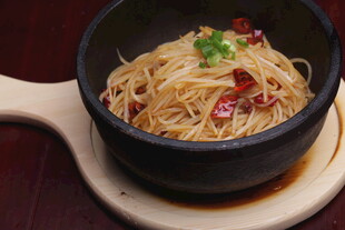 砂锅土豆丝 香辣诱人
