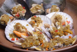 美味蒜蓉烤扇贝