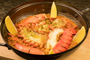 锅中美味龙虾大餐