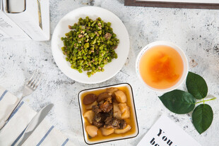 精致中式餐点与茶饮搭配