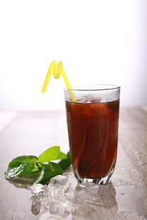 冰爽薄荷红茶饮品