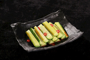 清爽黄瓜卷摆盘
