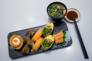 日式寿司套餐美食展示