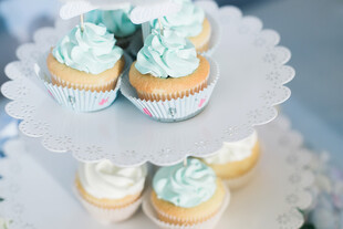 精致纸杯蛋糕装点优雅时刻
