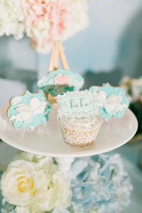 精致蓝白系装饰小蛋糕