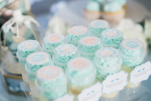 薄荷绿系精致纸杯蛋糕
