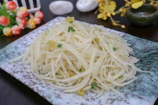 美味爽口的凉拌土豆丝
