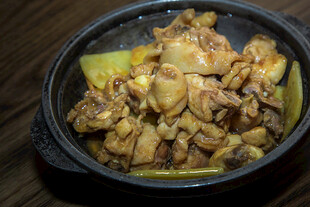 美味石锅鸡肉