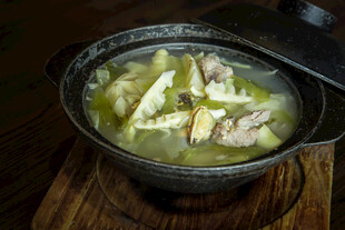 砂锅炖鸡汤