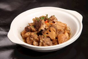 美味排骨莲藕煲
