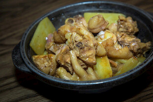 美味砂锅鸡肉煲