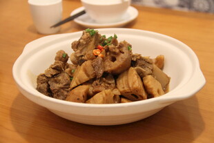 美味砂锅炖菜
