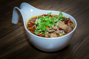 美味香辣肉片汤