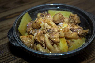 美味砂锅鸡肉煲
