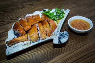 美味烤鸡配蘸料