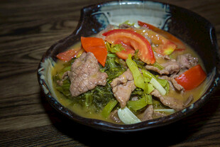 美味牛肉蔬菜汤
