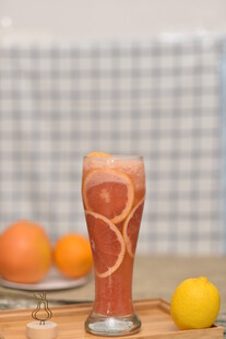 鲜榨果饮搭配新鲜水果