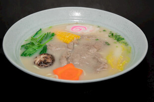 营养丰富的美味蔬菜肉丸汤
