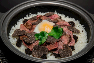 黑松露牛肉温泉蛋盖饭