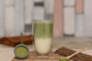 抹茶拿铁饮品 清新诱人