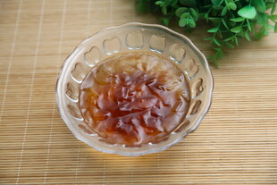 杯中美味桃胶饮品