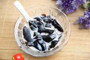 美味龟苓膏 口感爽滑