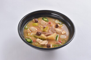 美味鸡肉蔬菜汤