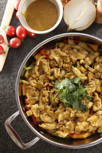 美味香辣鸡肉锅