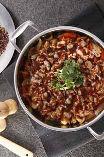 美味腊肠煲仔饭