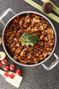 美味肉酱烩饭配清新装饰