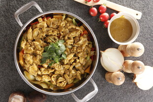 美味咖喱鸡肉锅料理