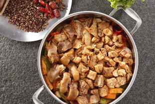 美味炖菜 食材丰富诱人