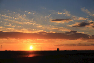 夕阳西下的美丽天际线