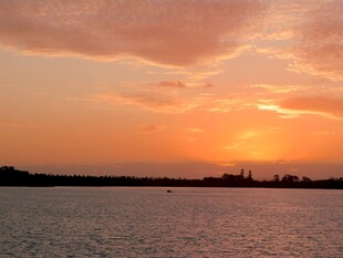 海滨绝美日落景观