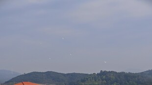 远山之上的一抹红