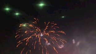 夜空中绚烂的烟花绽放