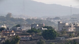 俯瞰城郊居民区景色