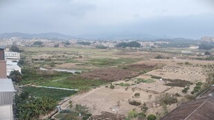 俯瞰广袤田野风光