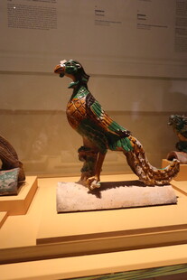 彩色陶制凤凰摆件