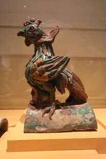 古代彩色陶制飞禽雕塑