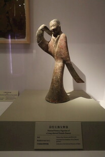 古代陶制人物雕塑展品