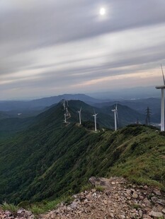 山间风电美景