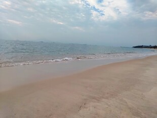 宁静海滩 海天相接美景