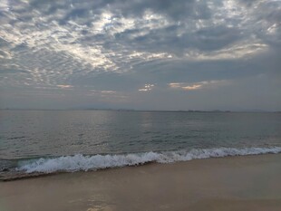 海边日落时分的美丽景致