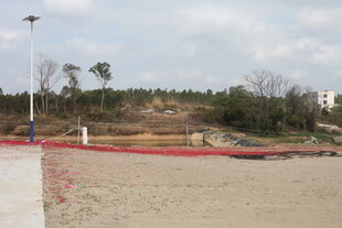 户外沙地施工场景
