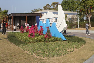 户外蓝白造型景观雕塑