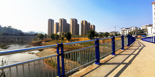 河畔城市风光步道景致